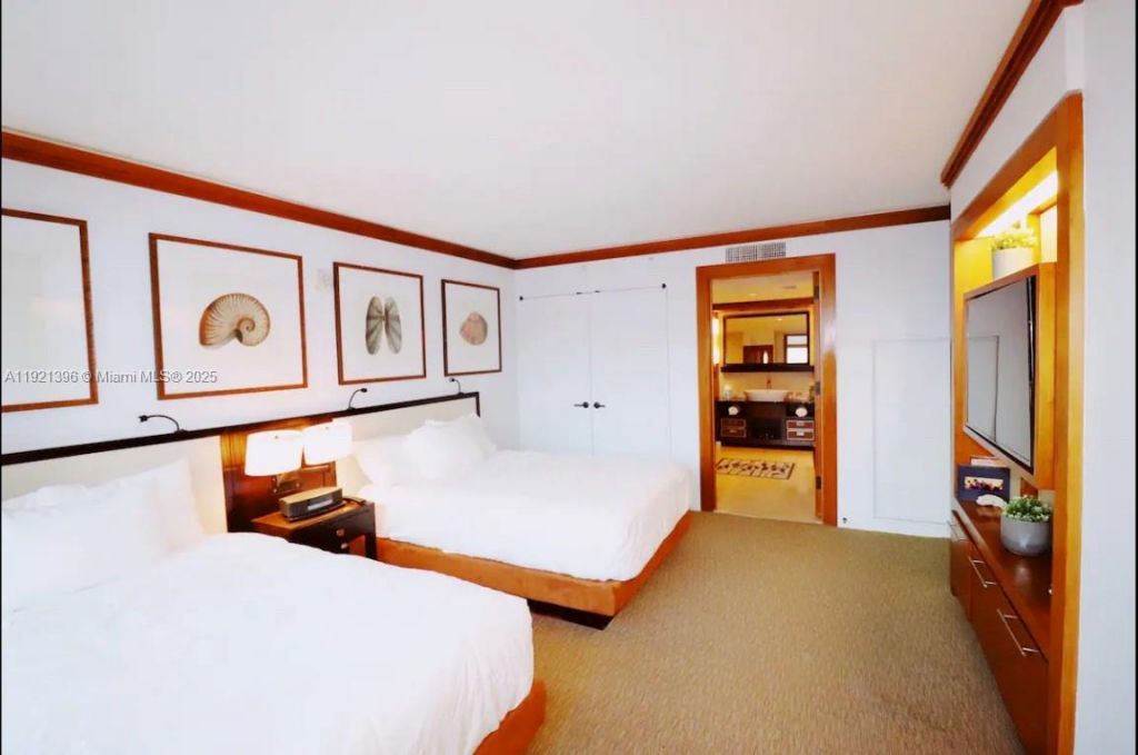 6801 Collins Ave, Unit 315, Miami Beach, FL 33141 Photo