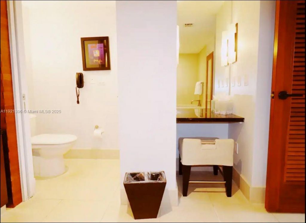 6801 Collins Ave, Unit 315, Miami Beach, FL 33141 Photo