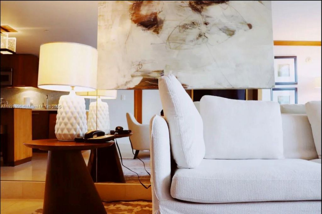 6801 Collins Ave, Unit 315, Miami Beach, FL 33141 Photo