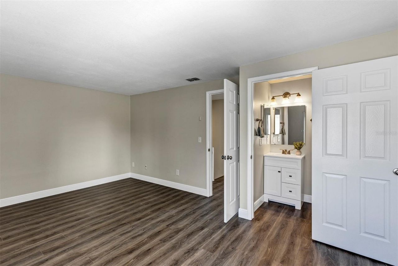 4904 Silver Oaks Village, Unit C, Orlando, FL 32808 Photo