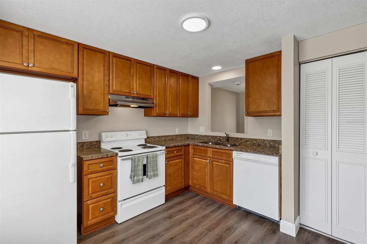 4904 Silver Oaks Village, Unit C, Orlando, FL 32808 Photo