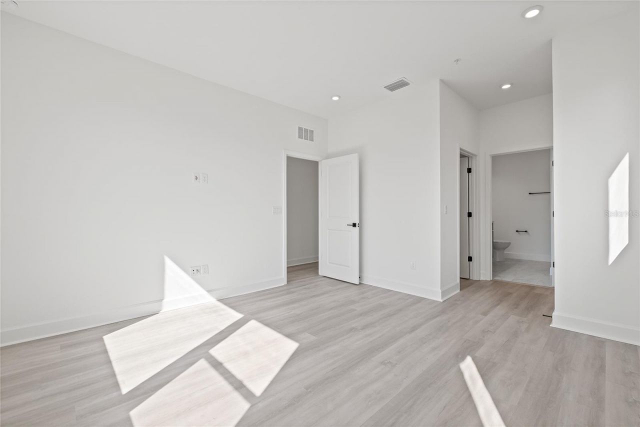 307 15th Street N, Saint Petersburg, FL 33705 Photo