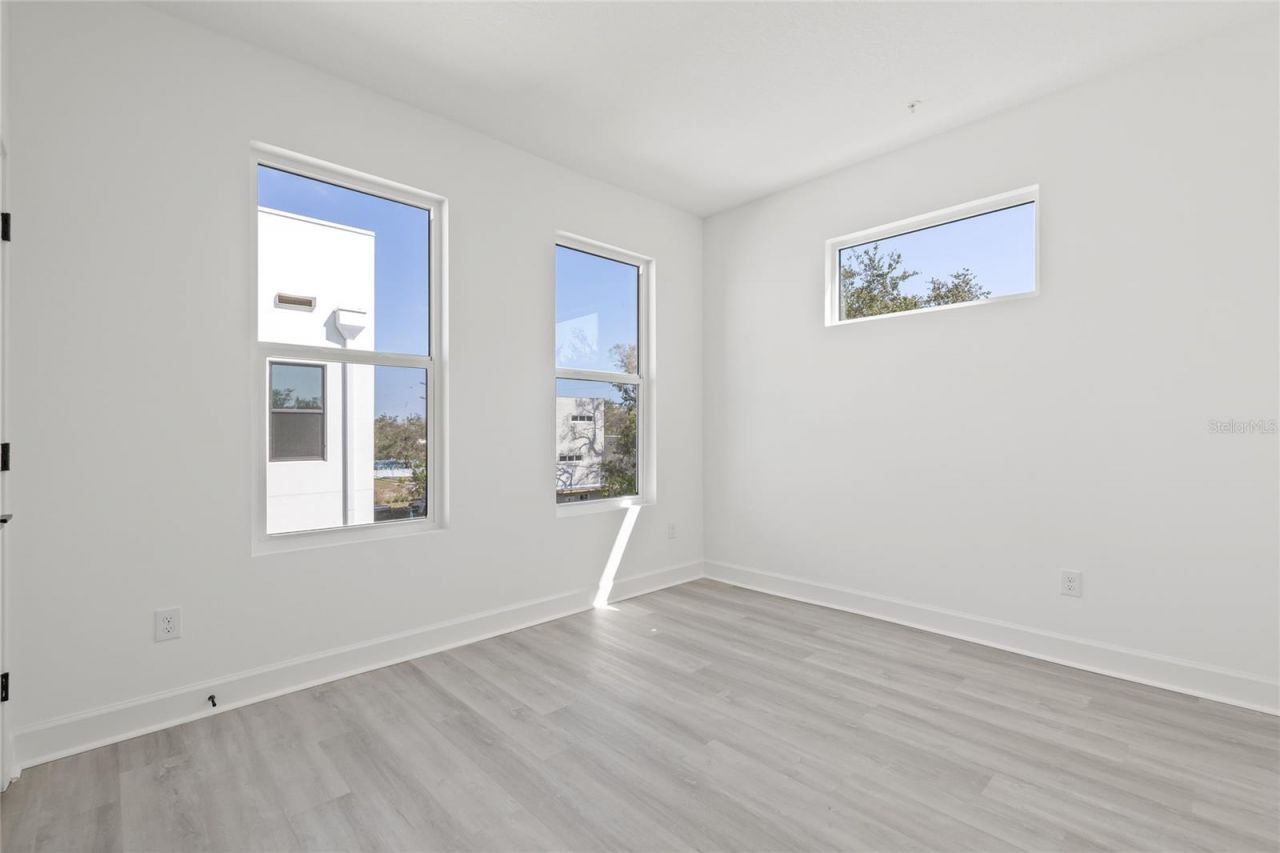 307 15th Street N, Saint Petersburg, FL 33705 Photo