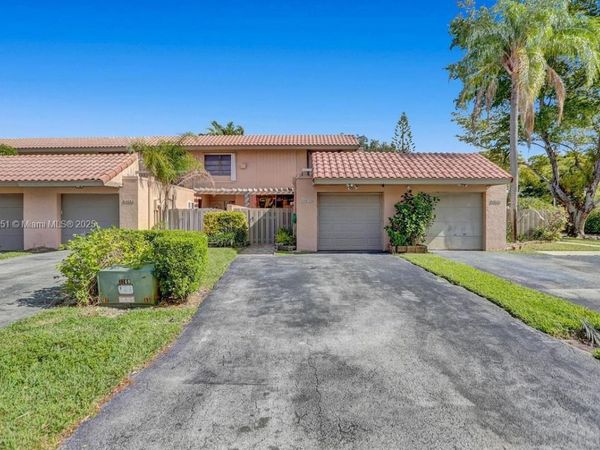 20533 NE 6th Ct, Miami, FL 33179