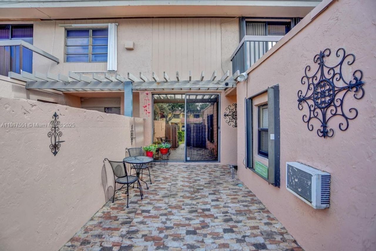 20533 NE 6th Ct, Miami, FL 33179 Photo