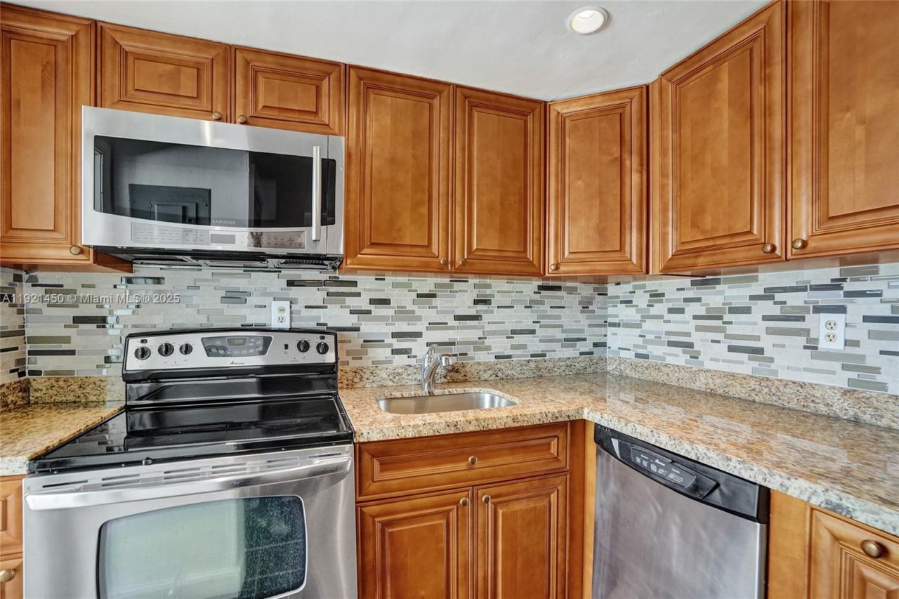 1535 SE 15th St, Unit 208, Fort Lauderdale, FL 33316 Photo