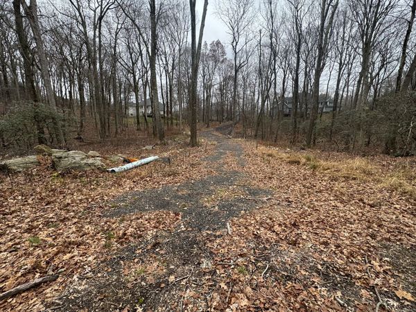 31 Oak Ridge, Newtown, CT 06470