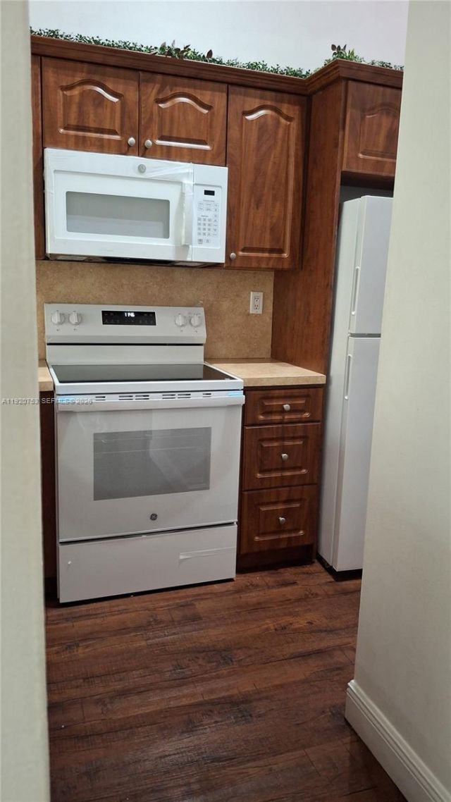 13915 SW 91st Ter, Unit 13915, Miami, FL 33186 Photo