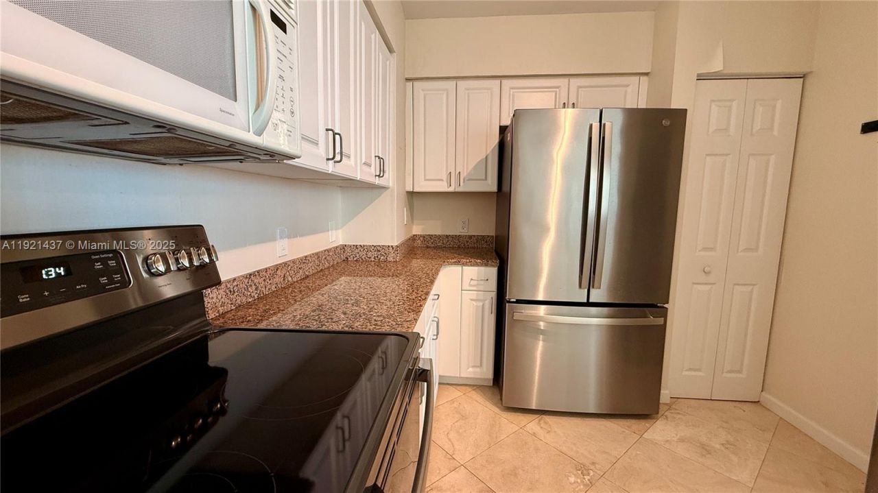 1155 Brickell Bay Dr, Unit PH104, Miami, FL 33131 Photo