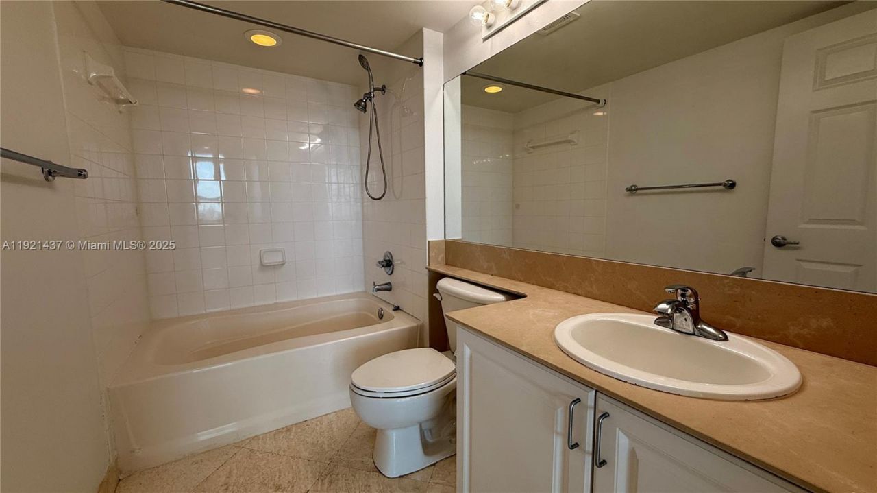 1155 Brickell Bay Dr, Unit PH104, Miami, FL 33131 Photo