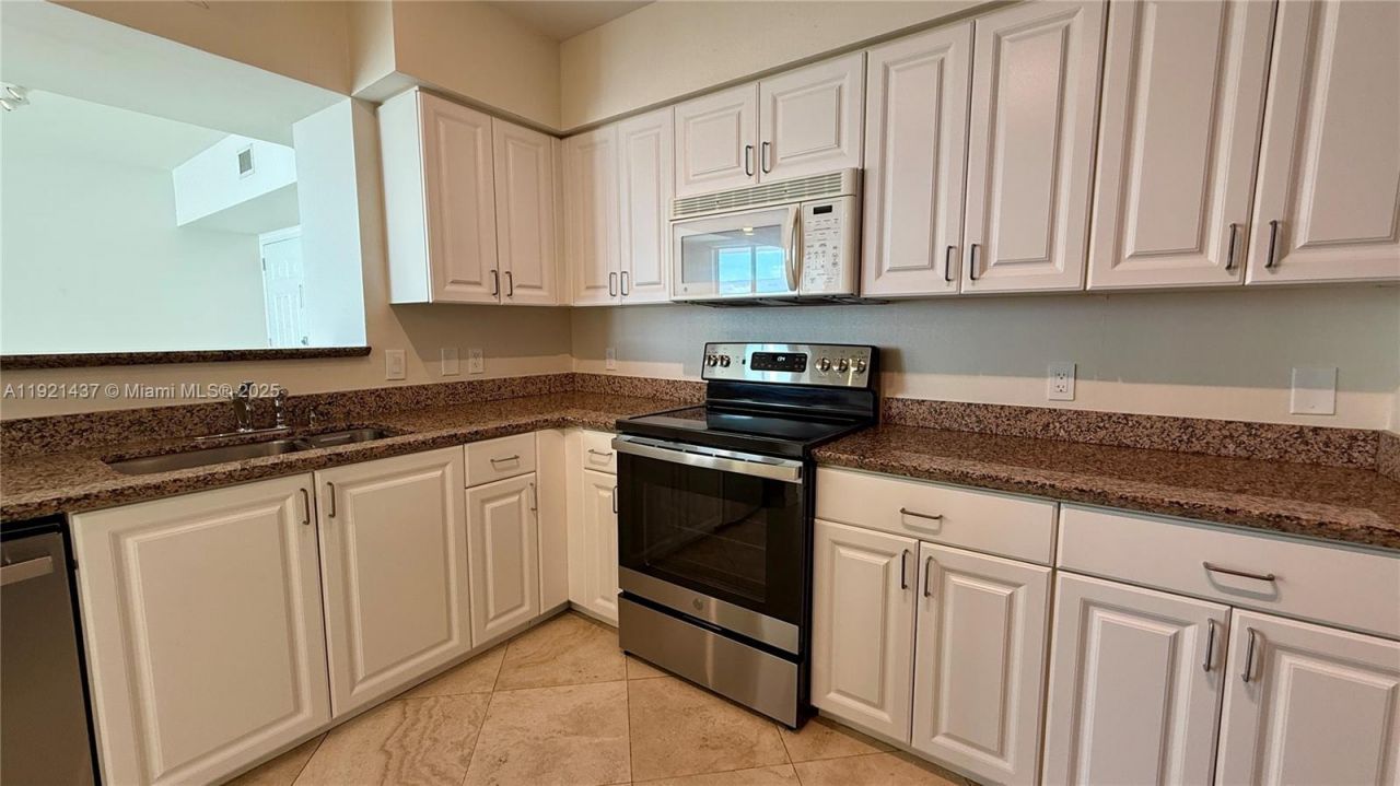 1155 Brickell Bay Dr, Unit PH104, Miami, FL 33131 Photo