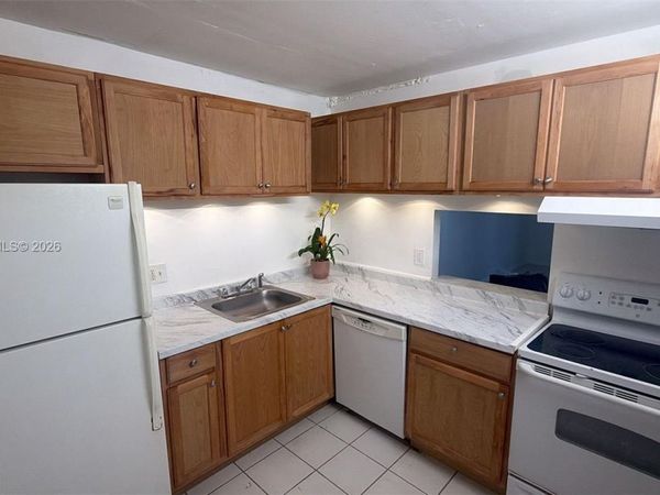 500 Executive Center Dr, Unit 1C, West Palm Beach, FL 33401