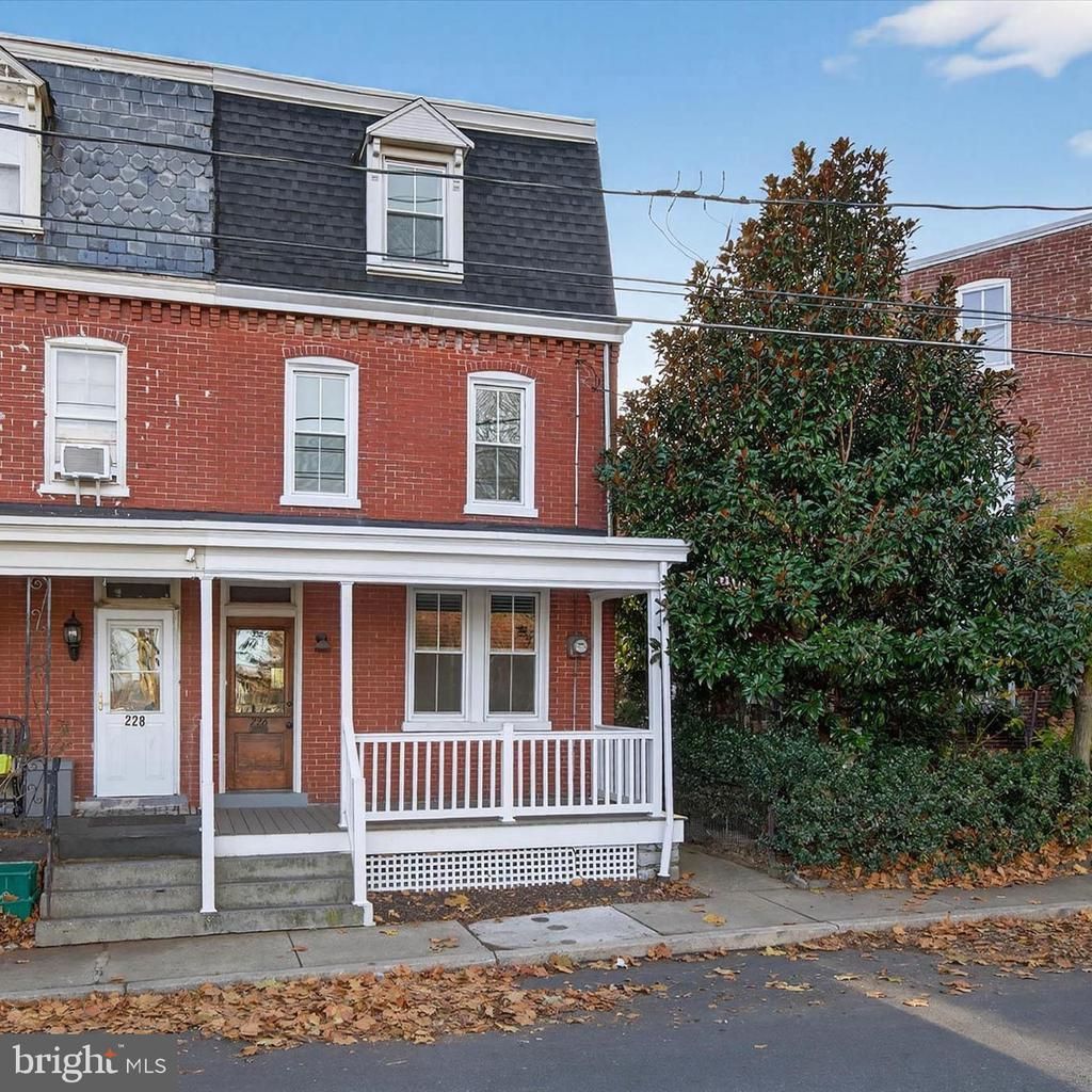 226 E LEMON STREET Lancaster, PA 17602