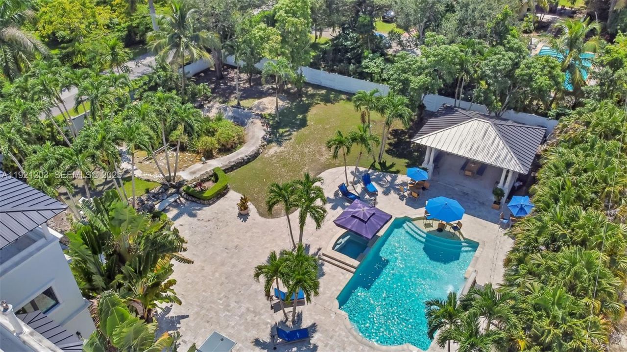 7400 SW 72nd Ct, Miami, FL 33143 Photo