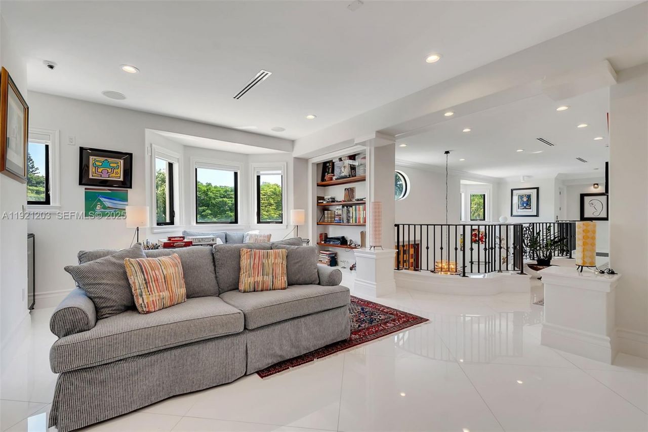 7400 SW 72nd Ct, Miami, FL 33143 Photo