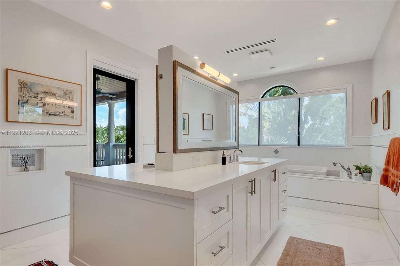 7400 SW 72nd Ct, Miami, FL 33143 Photo