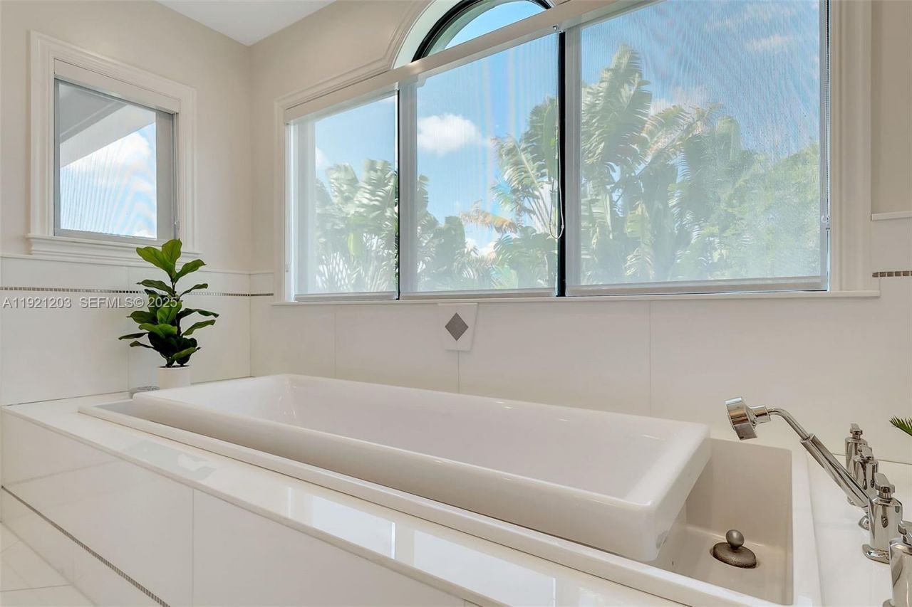 7400 SW 72nd Ct, Miami, FL 33143 Photo