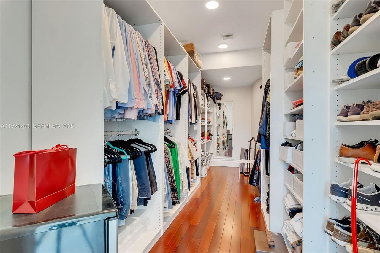 7400 SW 72nd Ct, Miami, FL 33143 Photo