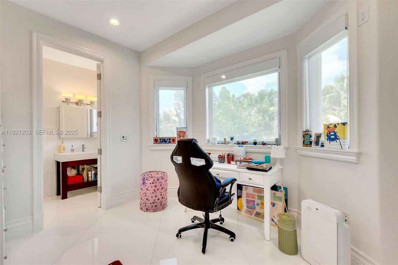 7400 SW 72nd Ct, Miami, FL 33143 Photo