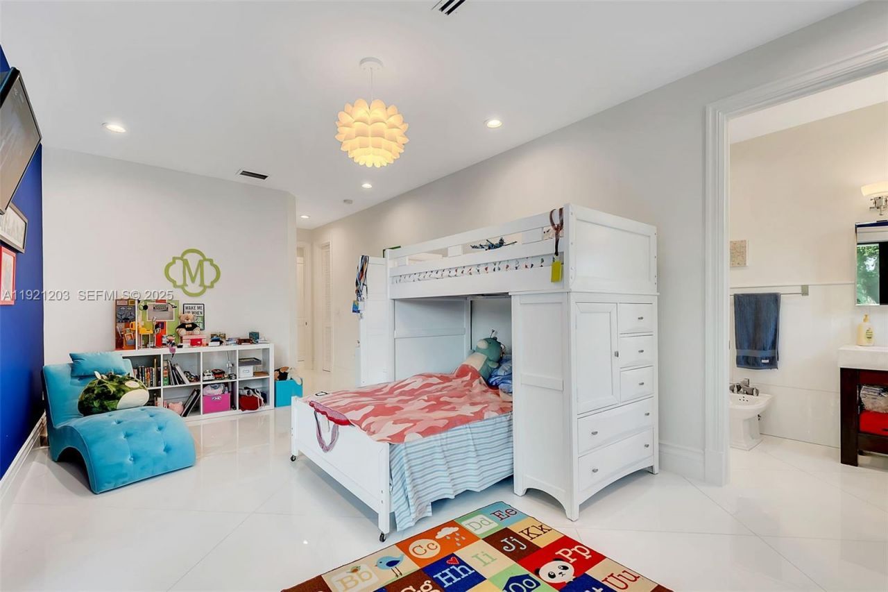 7400 SW 72nd Ct, Miami, FL 33143 Photo