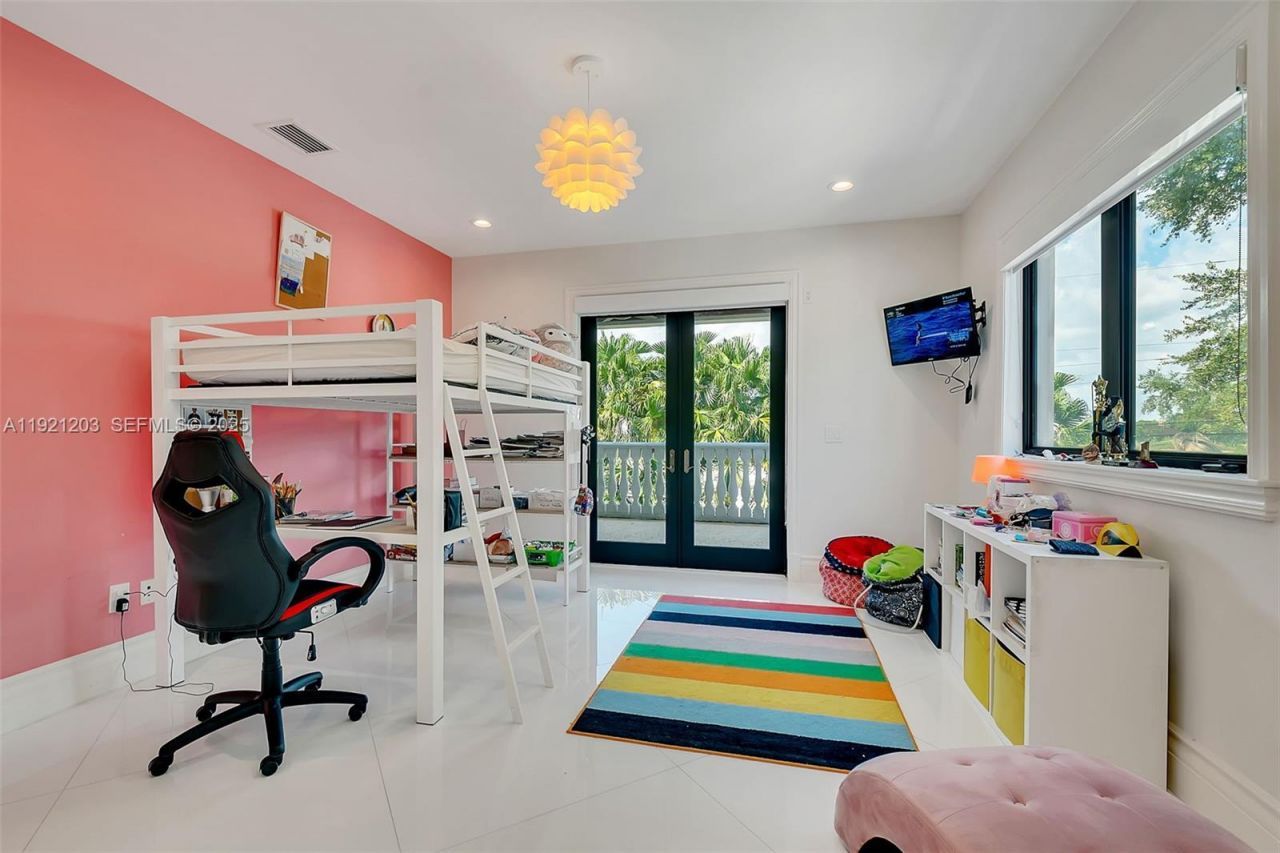 7400 SW 72nd Ct, Miami, FL 33143 Photo