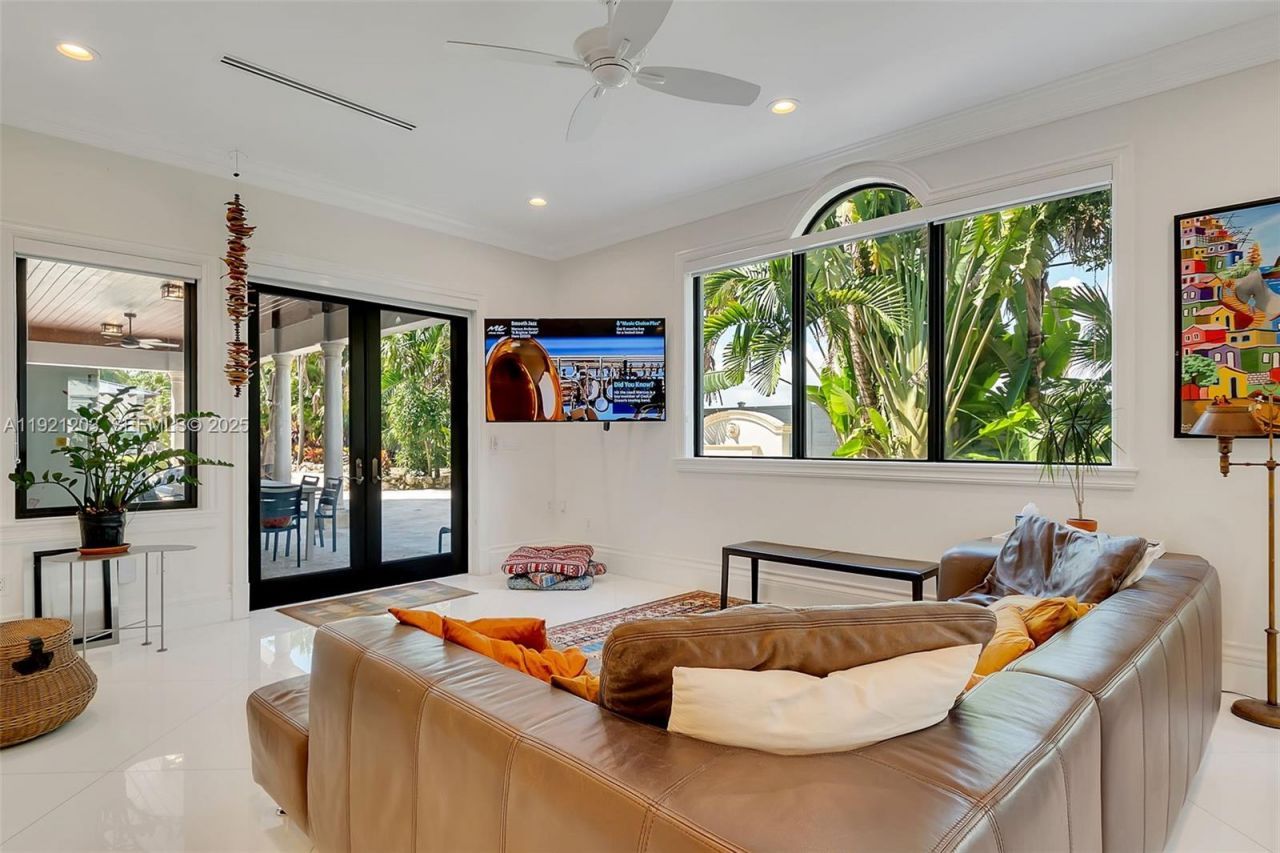 7400 SW 72nd Ct, Miami, FL 33143 Photo