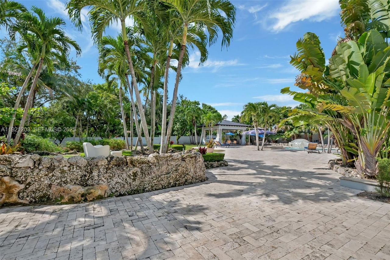 7400 SW 72nd Ct, Miami, FL 33143 Photo