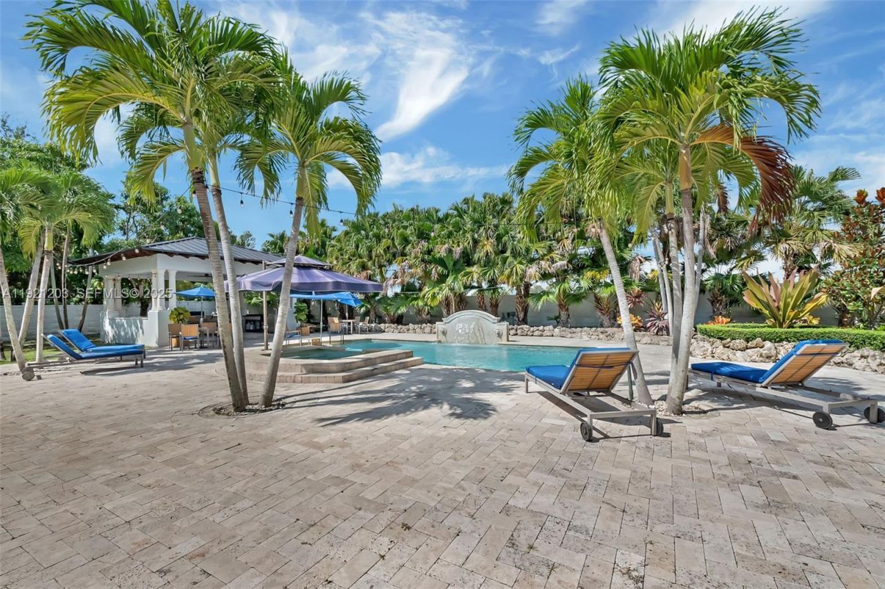 7400 SW 72nd Ct, Miami, FL 33143 Photo