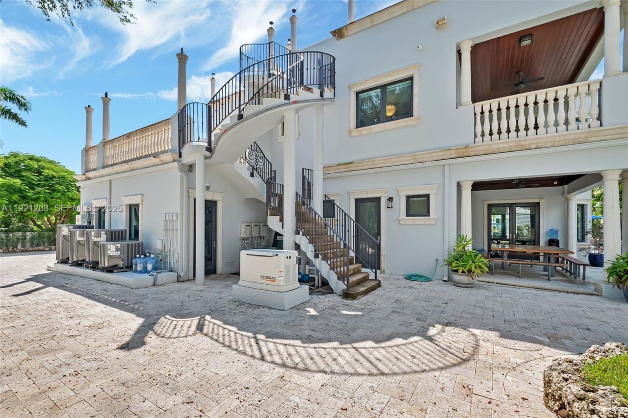 7400 SW 72nd Ct, Miami, FL 33143 Photo