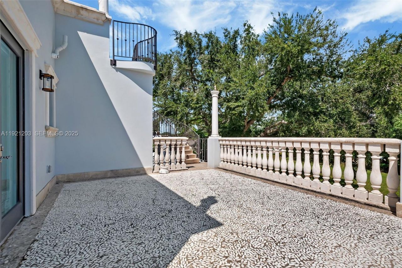 7400 SW 72nd Ct, Miami, FL 33143 Photo