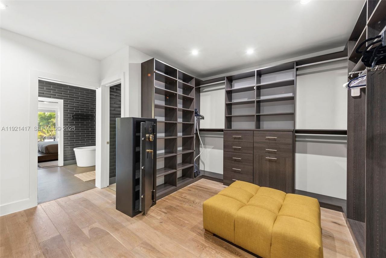 970 S Shore Dr, Miami Beach, FL 33141 Photo