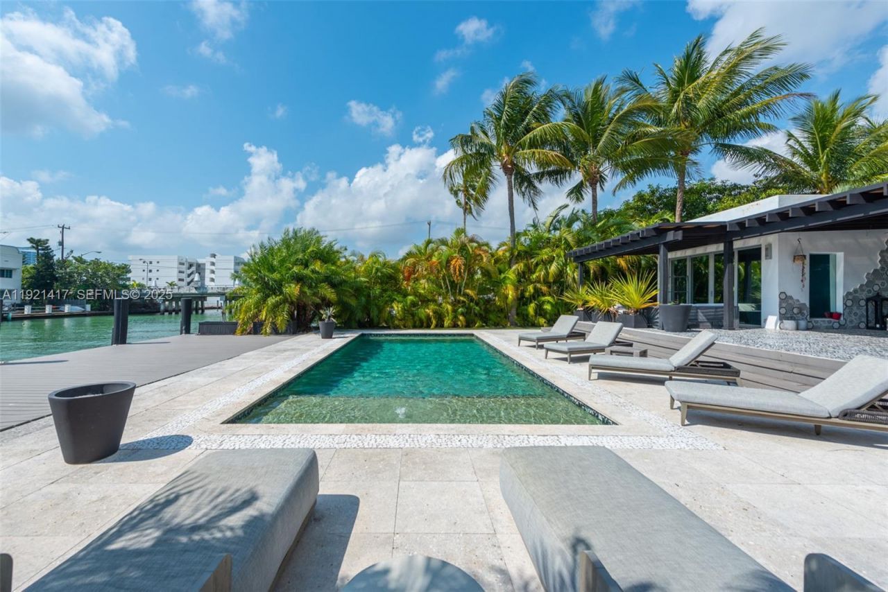 970 S Shore Dr, Miami Beach, FL 33141 Photo