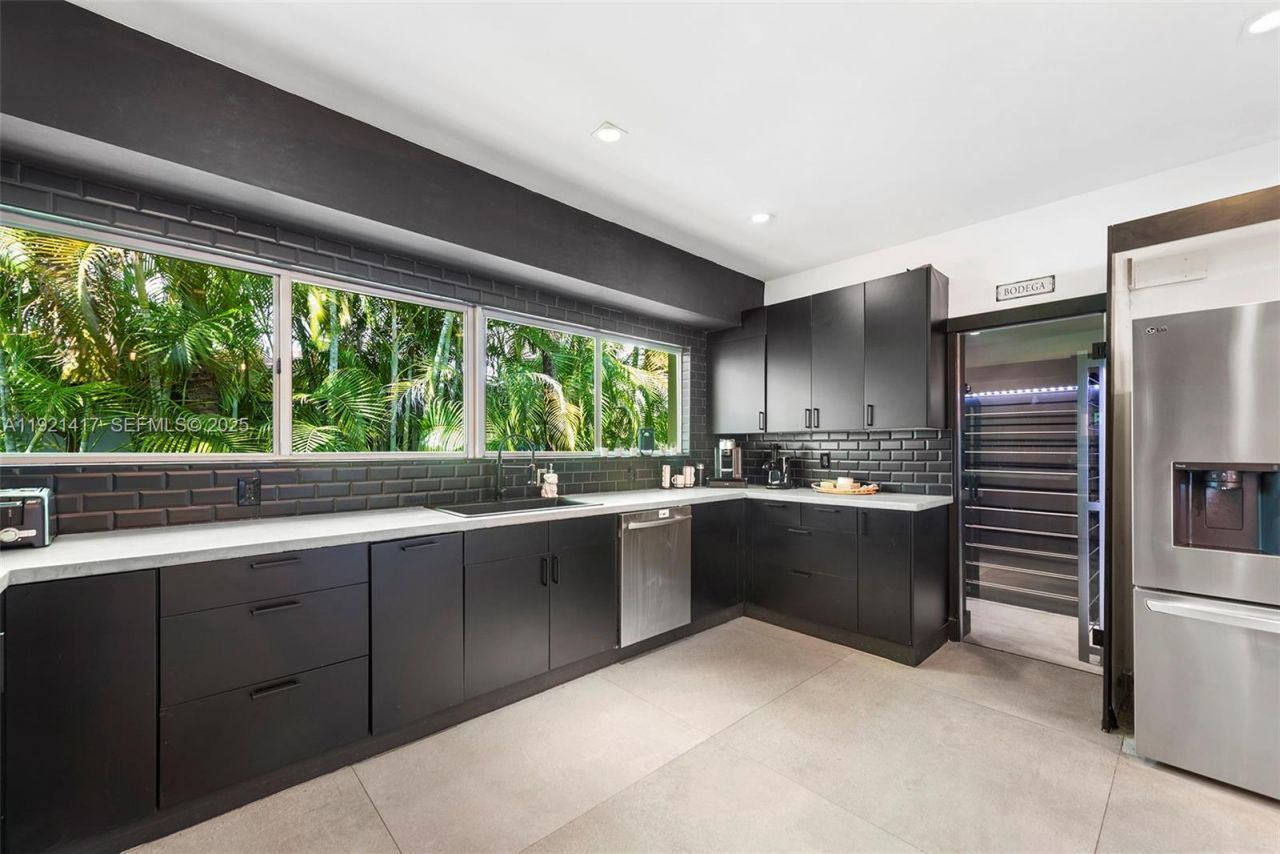 970 S Shore Dr, Miami Beach, FL 33141 Photo