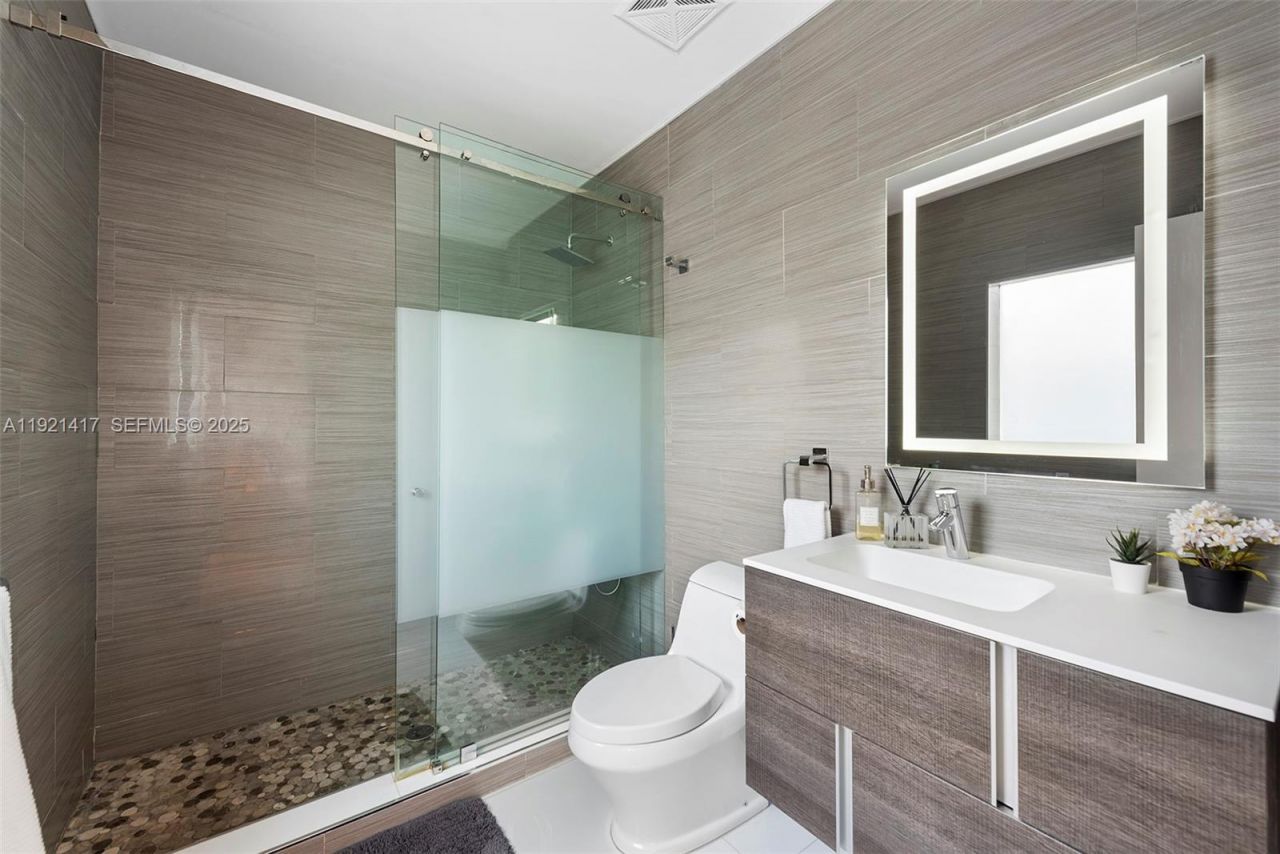 970 S Shore Dr, Miami Beach, FL 33141 Photo