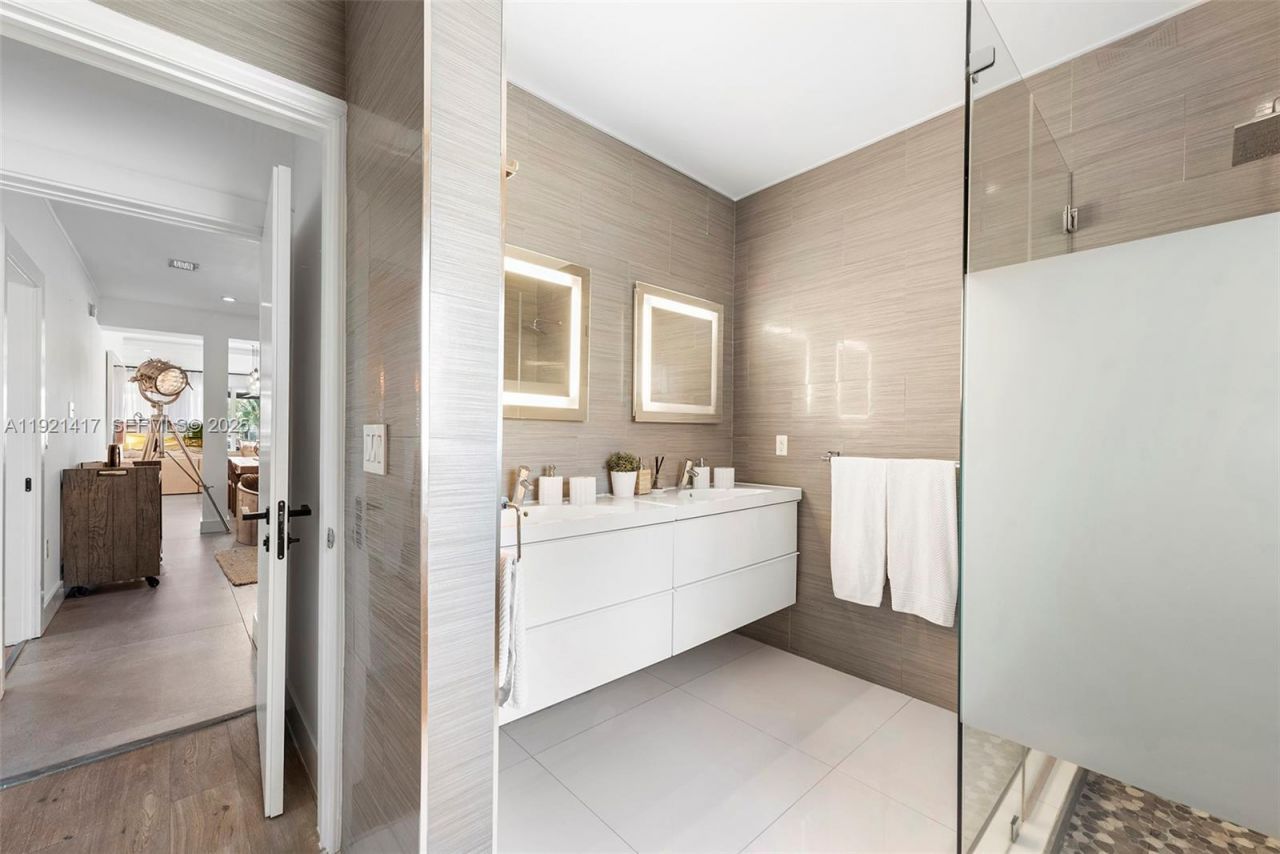 970 S Shore Dr, Miami Beach, FL 33141 Photo