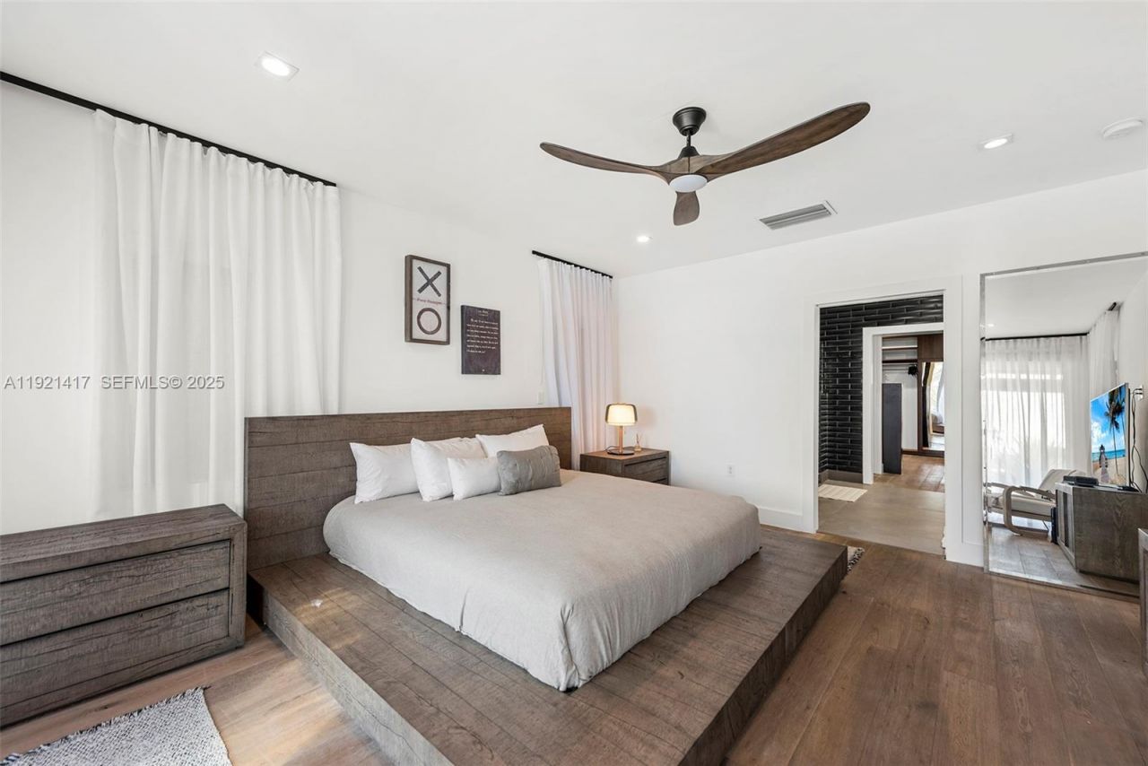 970 S Shore Dr, Miami Beach, FL 33141 Photo