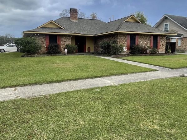 3738 Redlands Dr, Baton Rouge, LA 70814