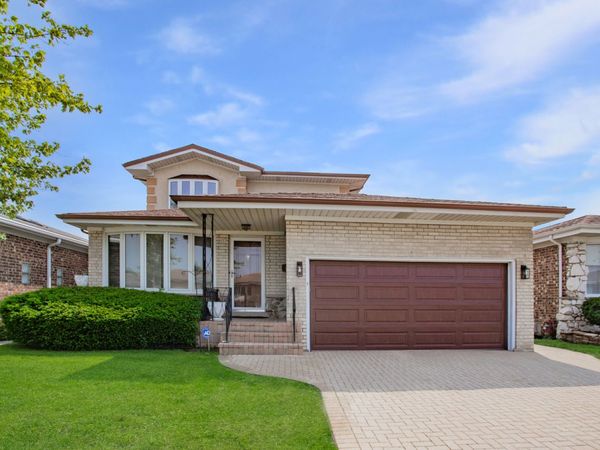 4621 N Anthon Avenue, Chicago, IL 60656