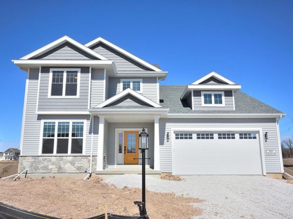 N53W19710 Kingair Dr, Menomonee Falls, WI 53051