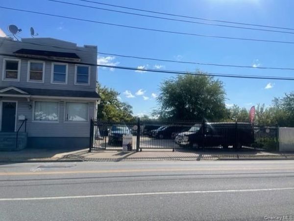 31 Plainfield Avenue, Elmont, NY 11003
