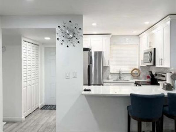 2950 W Sunrise Lks Dr, Unit 106, Sunrise, FL 33322