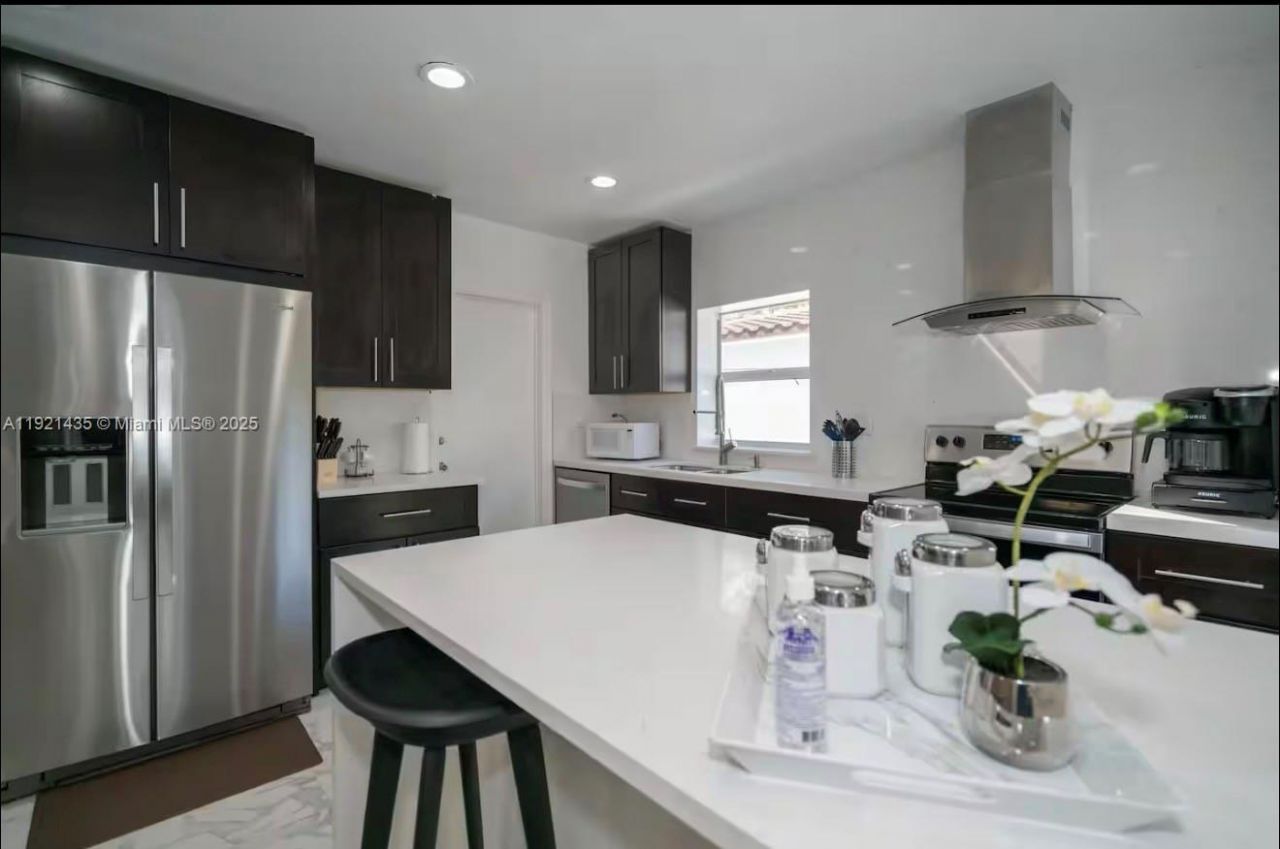 35 SW 28th Rd, Miami, FL 33129 Photo