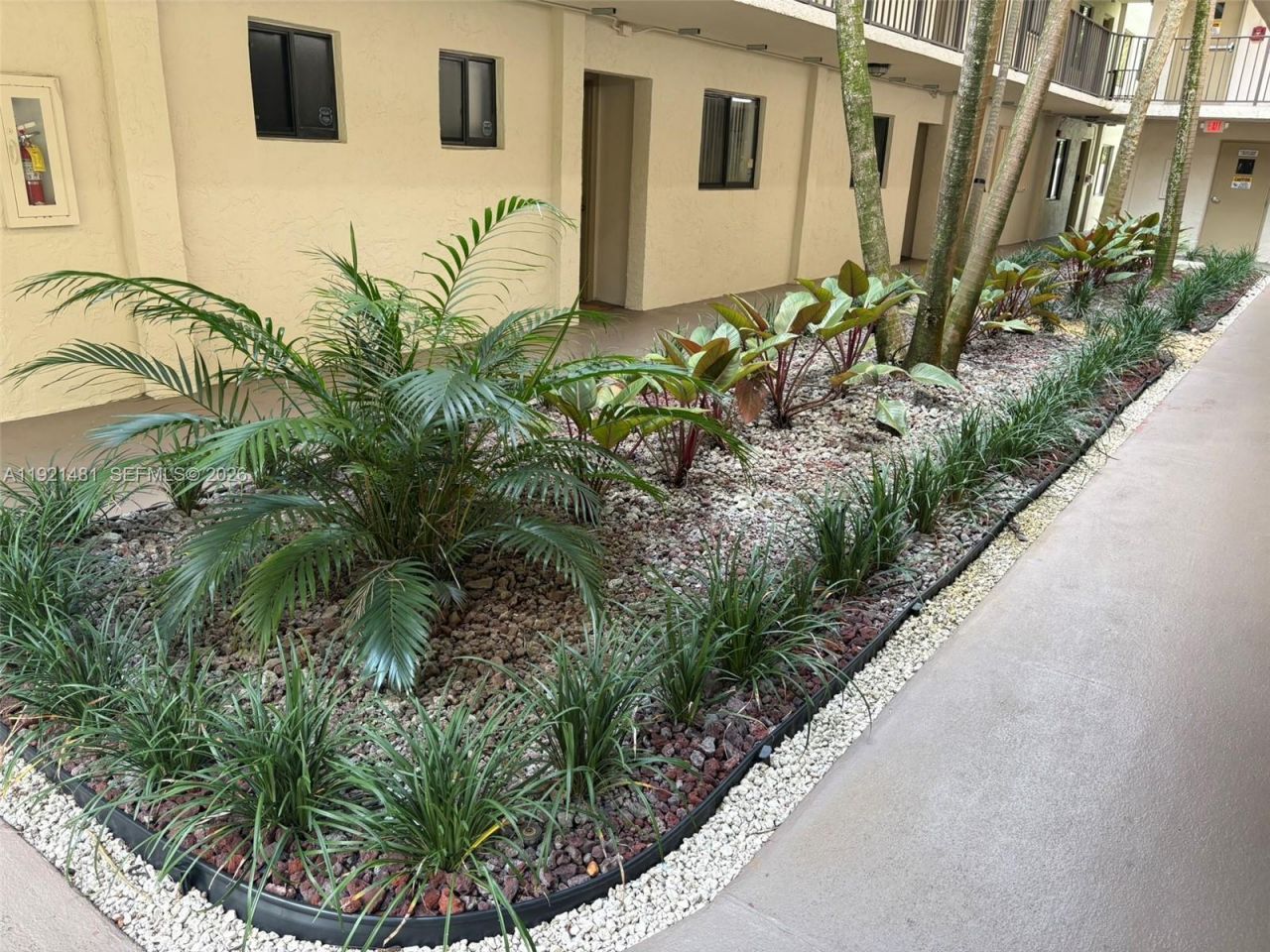 8035 SW 107th Ave, Unit 110, Miami, FL 33173 Photo