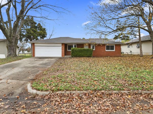 2215 E Sharon Street, Springfield, MO 65803