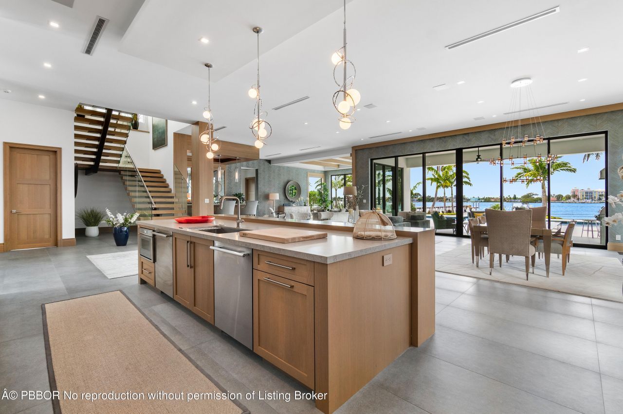 807 N Atlantic Drive, Lantana, FL 33462 Photo