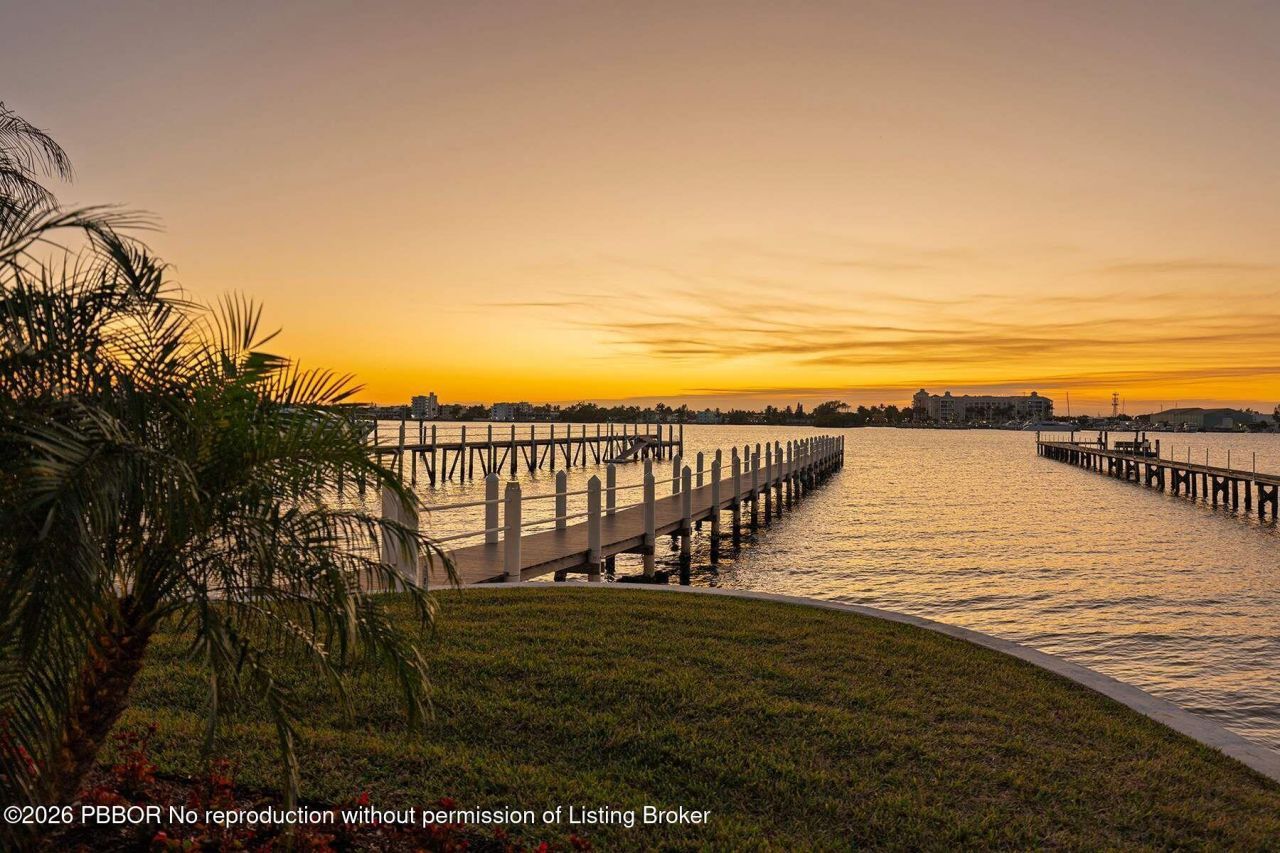 807 N Atlantic Drive, Lantana, FL 33462 Photo