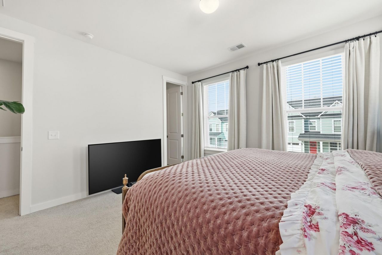 1011 Swamp Harrier Avenue Photo 34