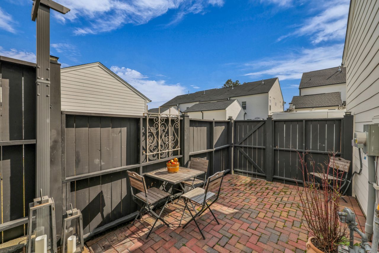 1011 Swamp Harrier Avenue Photo 40