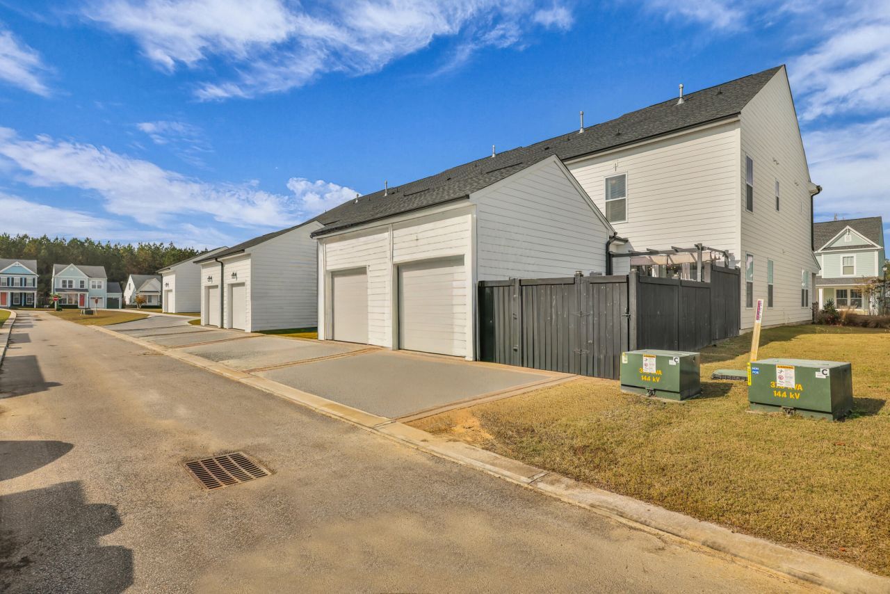 1011 Swamp Harrier Avenue Photo 41