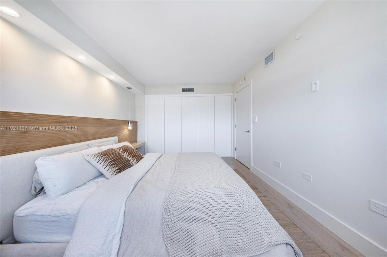 1881 Washington Ave, Unit 14F, Miami Beach, FL 33139 Photo